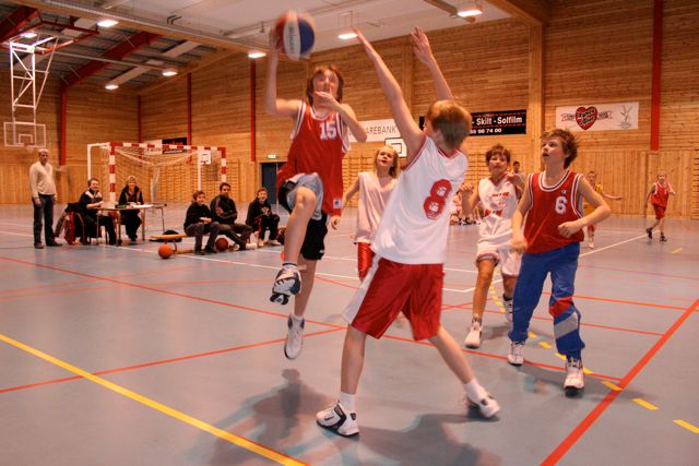 Espen går på lay-up